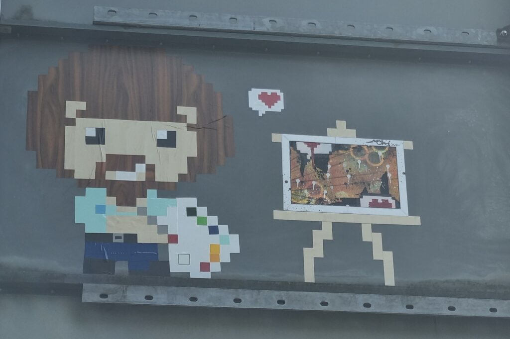 Im Rahmen der Kulturelli entdeckt: Eine Abbildung des Landschaftsmalers Bob Ross im Stil einer Minecraft Figur (verpixelt).